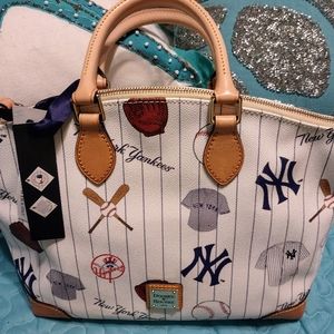 Dooney & Bourke purse